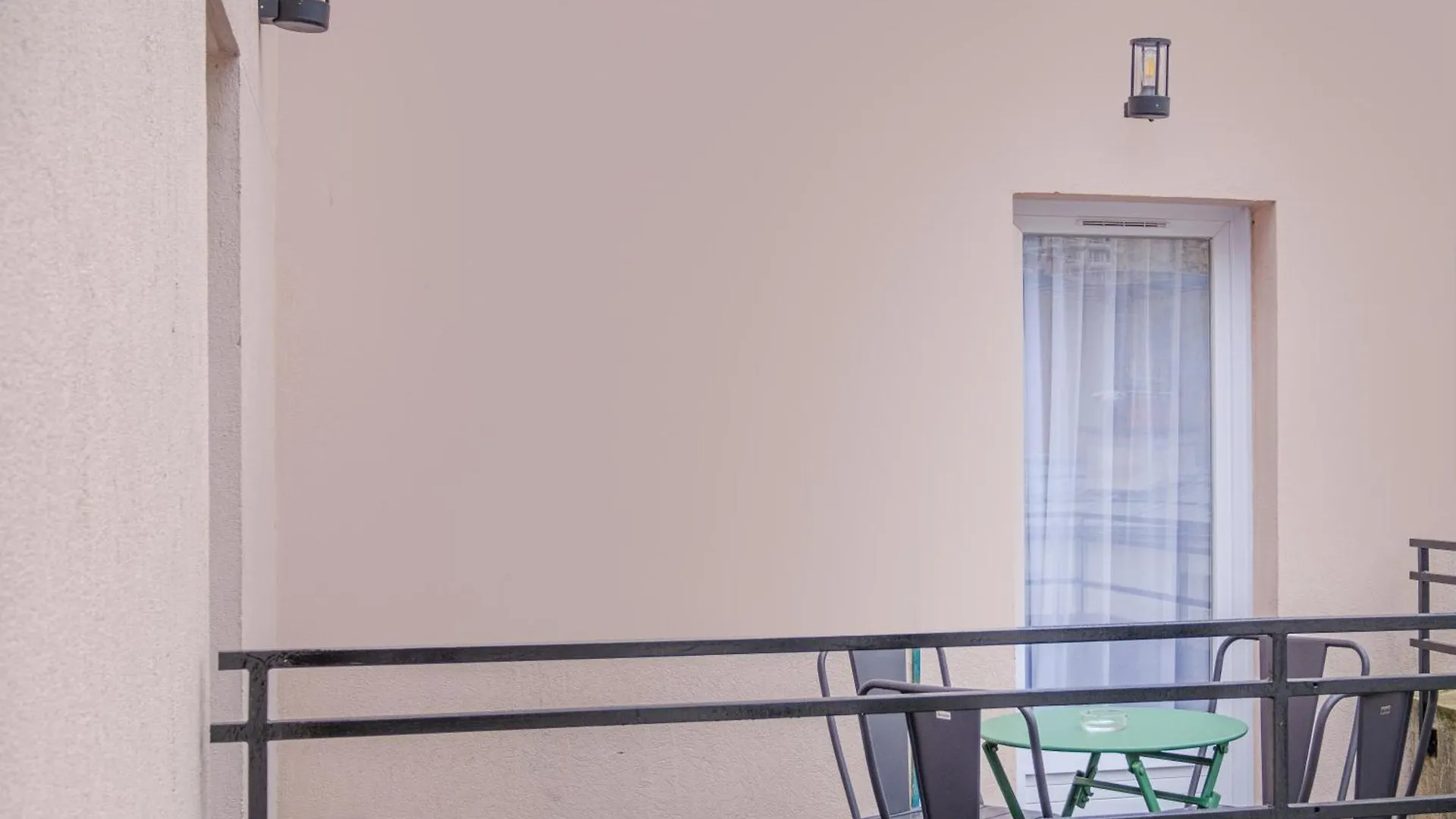 Appart'Hotel East Paris Suite 0*,